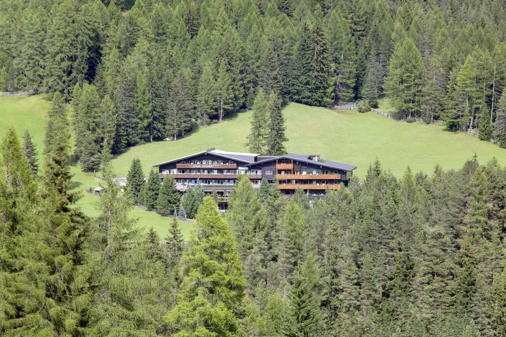 Hotel Ciasa Salares سان كاسيانو المظهر الخارجي الصورة